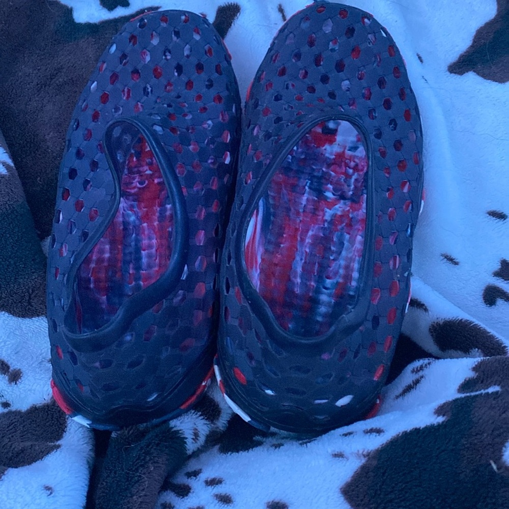 Like sandal crocks maybe